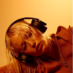 Dynamic Red Portrait 2 (7)